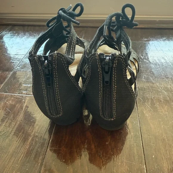 Earth Origins, Black Gladiator Sandals, size 7 - Picture 3 of 4